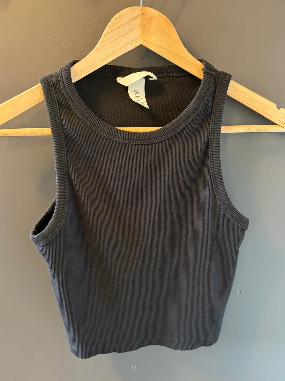 H&M Black Ribbed Cropped Tank Top - Women Medium